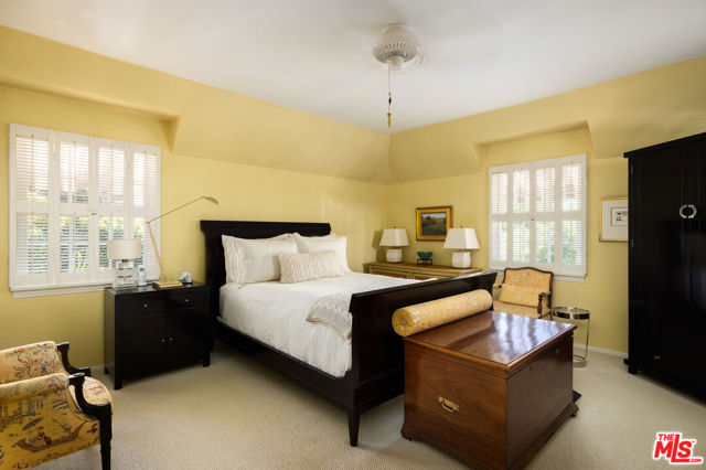 1612 Sunset Plaza Drive, Los Angeles CA: https://media.crmls.org/mediaz/04424c99-f915-4c01-929d-7cb94067105b.jpg