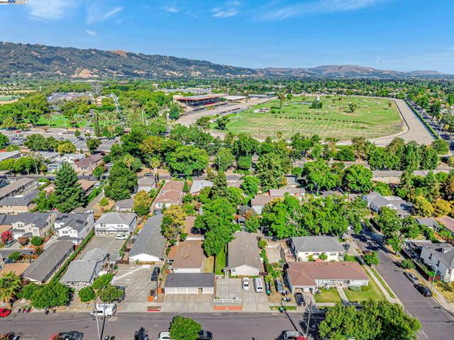 4655 Augustine St, Pleasanton CA: https://media.crmls.org/mediaz/0442531d-395a-464d-8c0d-47ba650bce1a.jpg