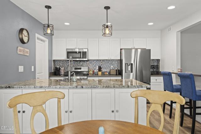 3151 W Hemlock Street, Oxnard CA: https://media.crmls.org/mediaz/04425aeb-639b-4fd0-bace-84dab7421d9f.jpg