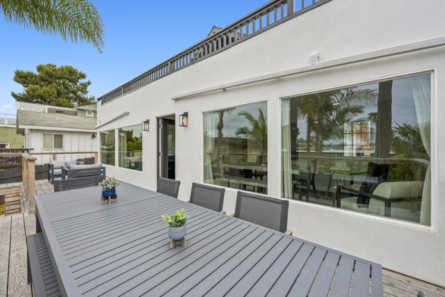 215 N Granados Ave, Solana Beach CA: https://media.crmls.org/mediaz/04425f01-d738-4b4a-b7c8-bfa8d07c7d7a.jpg
