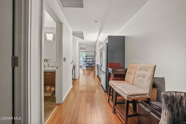 1155 S Grand Avenue, Los Angeles CA: https://media.crmls.org/mediaz/04429013-6deb-4077-9baf-bfaf51c41e7f.jpg