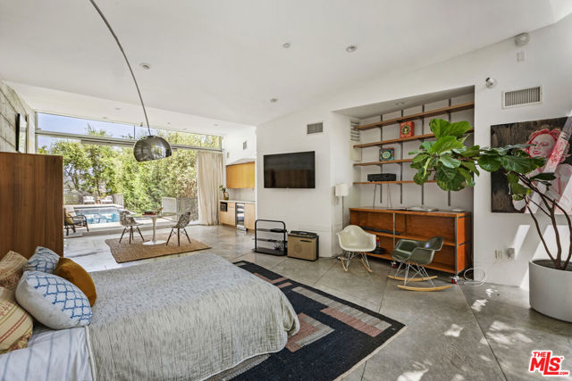 3813 Ronda Vista Place, Los Angeles CA: https://media.crmls.org/mediaz/0442e547-c1ec-4955-ae28-3eddd644b3e0.jpg