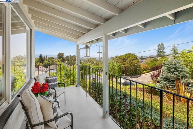 3457 Hackamore Dr, Hayward CA: https://media.crmls.org/mediaz/04438833-15a8-4112-875a-2d648e9155b0.jpg