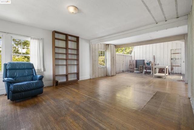 1001 Cragmont Ave, Berkeley CA: https://media.crmls.org/mediaz/0444b455-4c79-4df9-a6af-0f3957b35292.jpg