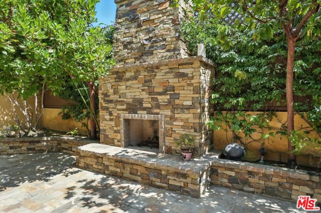 3200 Elm Avenue, Manhattan Beach CA: https://media.crmls.org/mediaz/0444f08c-6627-4f01-b626-7abf2d8f5a66.jpg