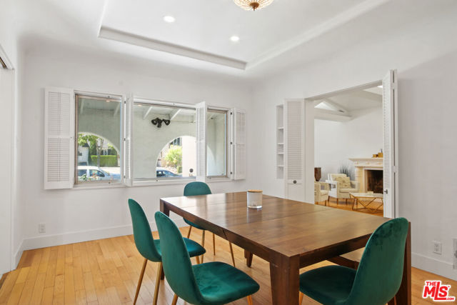 352 S Wetherly Drive, Beverly Hills CA: https://media.crmls.org/mediaz/04456e9f-ad02-4184-a21a-4b36a4d5dbe4.jpg