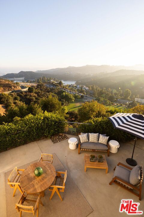 6300 Mulholland Highway, Los Angeles CA: https://media.crmls.org/mediaz/0445b805-f52c-47f3-9c53-0d7e1fcd64d8.jpg