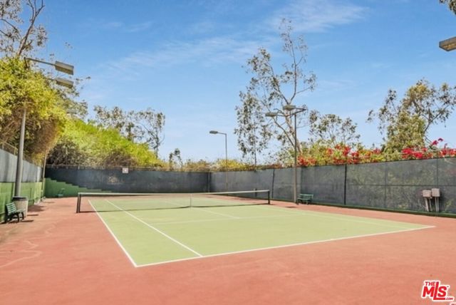 2801 Woodwardia Drive, Los Angeles CA: https://media.crmls.org/mediaz/0445f973-ad84-4e17-853f-1a3cba2df40c.jpg
