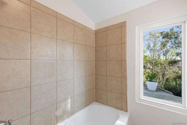 25311 Jesmond Dene Road, Escondido CA: https://media.crmls.org/mediaz/04461142-2bbe-40c6-89c4-259c4d0ec9b4.jpg