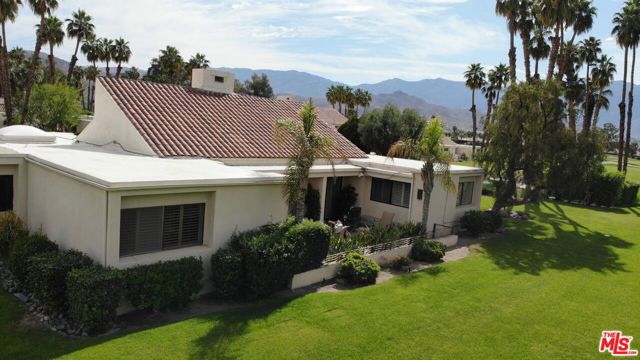 34725 Mission Hills Drive, Rancho Mirage CA: https://media.crmls.org/mediaz/04468baa-871f-4f9d-a4d9-9b6056bfeeb5.jpg