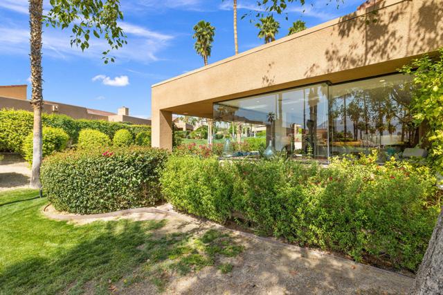 73465 Irontree Drive, Palm Desert CA: https://media.crmls.org/mediaz/0446f0ca-dea1-4ebf-a57b-dc8a4e20ce94.jpg
