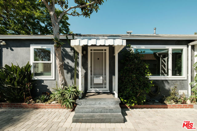 856 858 Coeur D Alene Avenue, Venice CA: https://media.crmls.org/mediaz/04471dd9-cc1f-4bbd-8185-6e1c07c03429.jpg