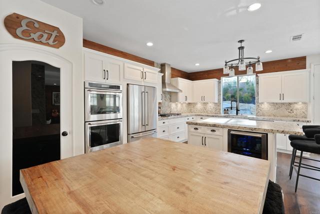 Detail Gallery Image 8 of 72 For 25351 Forest St, Corona,  CA 92883 - 5 Beds | 5 Baths