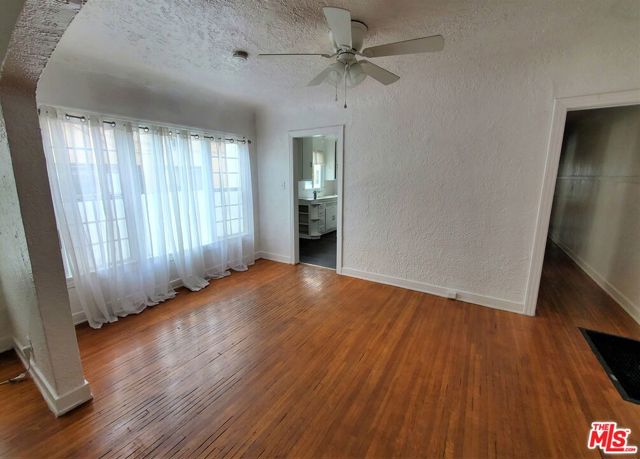 813 N POINSETTIA Place, Los Angeles CA: https://media.crmls.org/mediaz/04477cfa-2f15-48d3-91fe-5dfcdaeee0cb.jpg