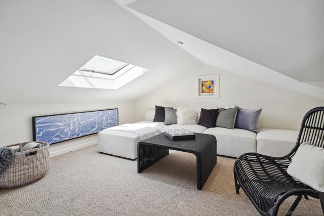 931 Ocean Ave, Del Mar CA: https://media.crmls.org/mediaz/04479430-2528-4674-bf9e-784f0389aab7.jpg
