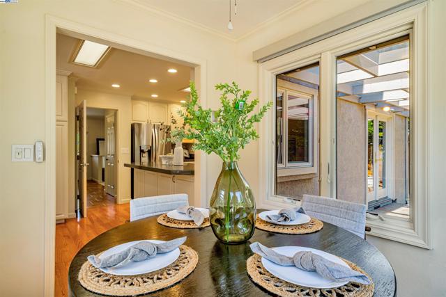 216 Salamanca Ct, San Ramon CA: https://media.crmls.org/mediaz/0447bfa1-48dc-47c7-97ff-fef7c4125fbd.jpg