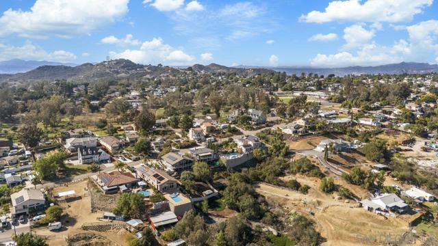 2216 Crest Dr, El Cajon CA: https://media.crmls.org/mediaz/04480b40-3331-4422-913f-4a37d8933fe6.jpg