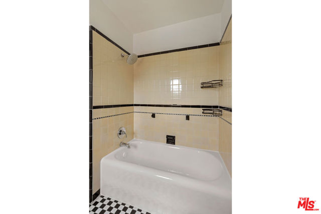 6856 Los Altos Place, Los Angeles CA: https://media.crmls.org/mediaz/04487b0b-51ca-4240-9276-712218b5438c.jpg