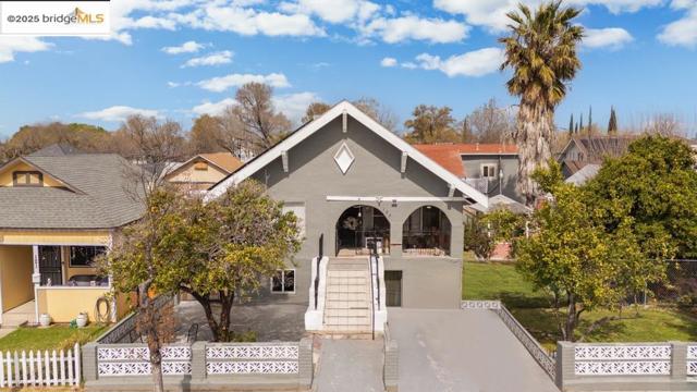 127 E 6th, Tracy CA: https://media.crmls.org/mediaz/0448eccd-ee4d-432e-a811-7f58c6ea648b.jpg