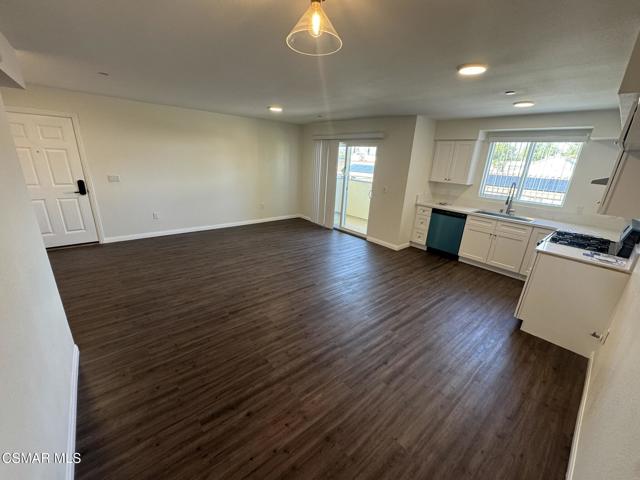1850 Buyers Street, Simi Valley CA: https://media.crmls.org/mediaz/04491325-f7a1-4f8f-ae88-1269315f3a9f.jpg
