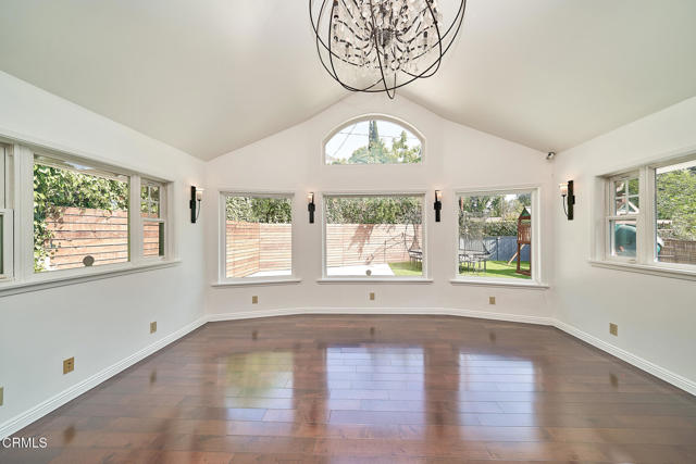 4916 Rupert Lane, La Canada Flintridge CA: https://media.crmls.org/mediaz/04491aa6-345a-48d3-ab54-b481dd94ce87.jpg