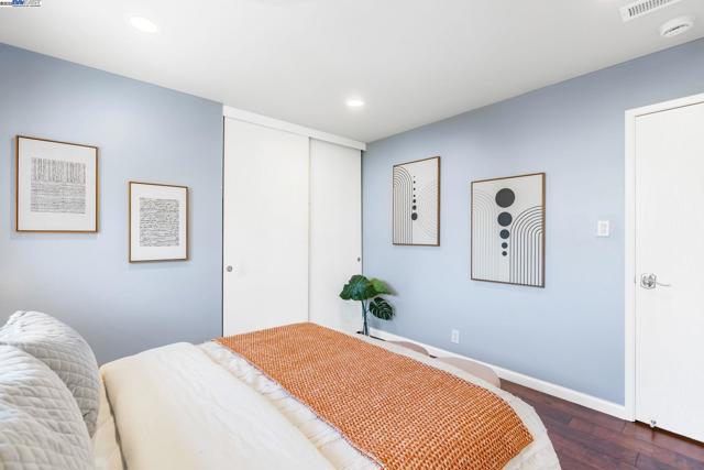 1233 Broadway, Alameda CA: https://media.crmls.org/mediaz/04493d3e-ba2e-4bd4-a01f-b21b692bee0e.jpg