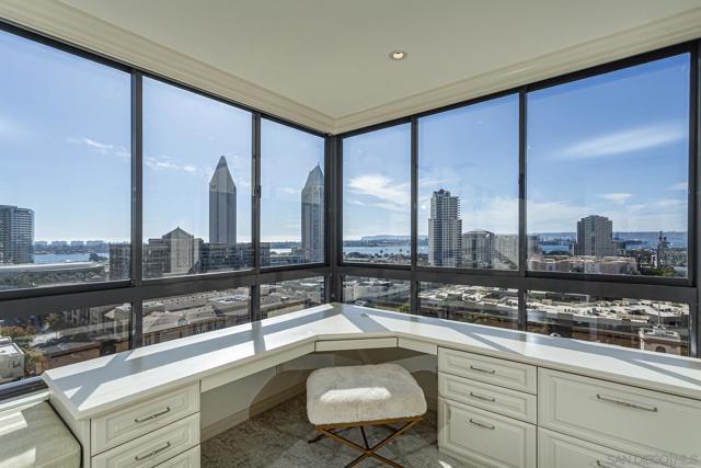 700 Front Street, San Diego CA: https://media.crmls.org/mediaz/0449dae5-eac7-4f19-bbcf-c4777c871706.jpg