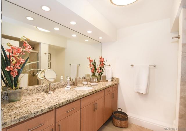 Image 18 of 29 For 1820 Avenida Del Mundo  Unit #805