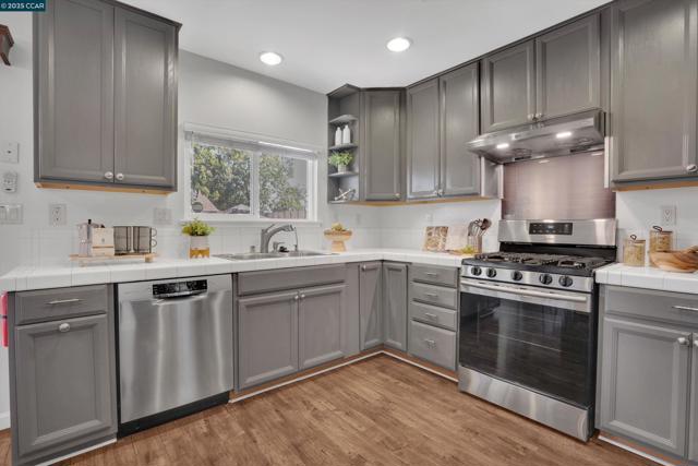 6911 Brentwood Blvd, Brentwood CA: https://media.crmls.org/mediaz/044a290a-d8de-49b8-8edc-efc84b0e474d.jpg