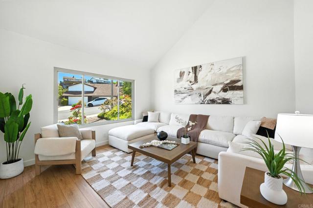 Detail Gallery Image 3 of 47 For 2165 Flying Hills Ln, El Cajon,  CA 92020 - 3 Beds | 2/1 Baths