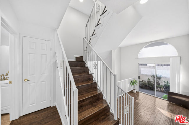 4823 Elmwood Avenue, C photo 9