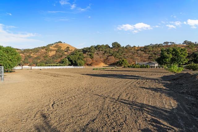 6840 Southside Road, Hollister CA: https://media.crmls.org/mediaz/044bad07-f3cc-45cb-8b4c-e8d0dfde110e.jpg