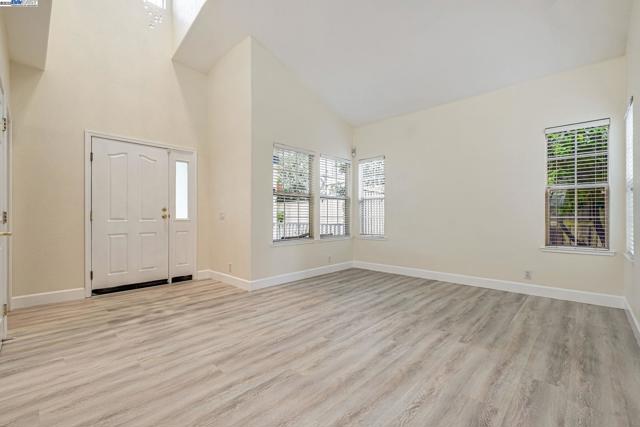 4293 OLIVER WAY, Union City CA: https://media.crmls.org/mediaz/044bbb8b-0d51-4f77-be03-a814f9dcd031.jpg