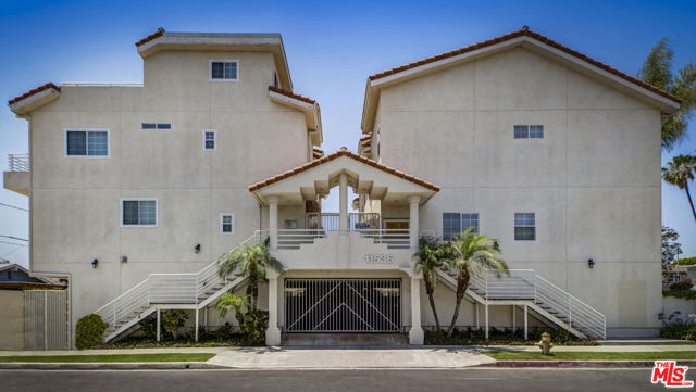 11536 Burbank Boulevard, North Hollywood CA: https://media.crmls.org/mediaz/044bd374-fcee-4d4a-b3d5-b999f2b6d4f7.jpg