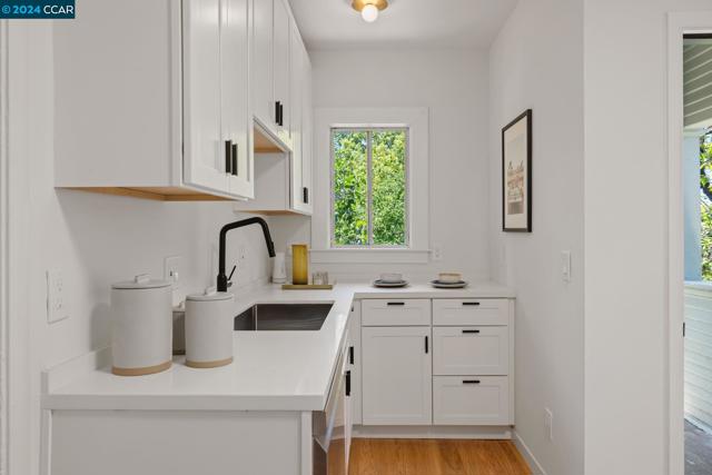 Image 24 of 38 For 1744 Addison Street