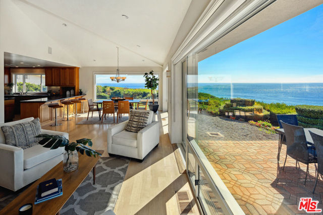 29821 Pacific Coast Highway, Malibu CA: https://media.crmls.org/mediaz/044c9f0d-c10d-4060-b720-d4833bf16cc4.jpg