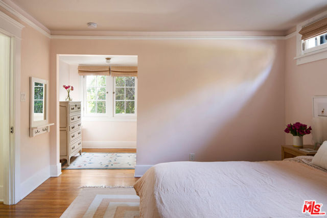1741 Golden Gate Avenue, Los Angeles CA: https://media.crmls.org/mediaz/044cb624-5194-40e8-ae59-b9924007f59b.jpg
