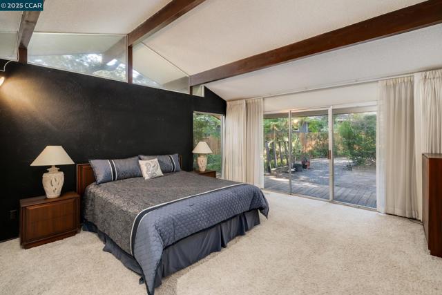 200 Lark Ln, Alamo CA: https://media.crmls.org/mediaz/044ce11d-9fa6-4bf3-b8b5-0760d0b89710.jpg