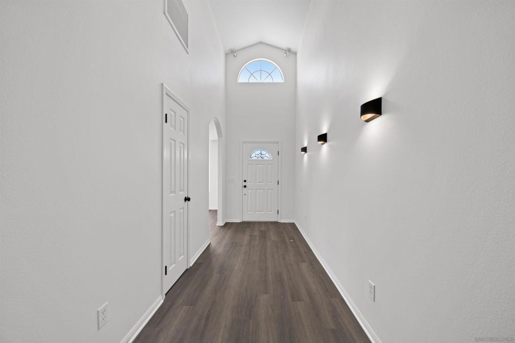 https://media.crmls.org/mediaz/044cfcfd-2860-41cc-9dd1-679b338b2f66.jpg?preset=X-Large
