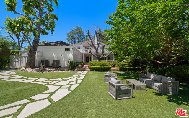 5404 Topeka Drive, Tarzana CA: https://media.crmls.org/mediaz/044d0d8b-62d2-4e95-8ea7-f054674b9862.jpg