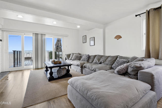 Detail Gallery Image 27 of 44 For 309 Ocean Dr, Oxnard,  CA 93035 - 4 Beds | 2/1 Baths