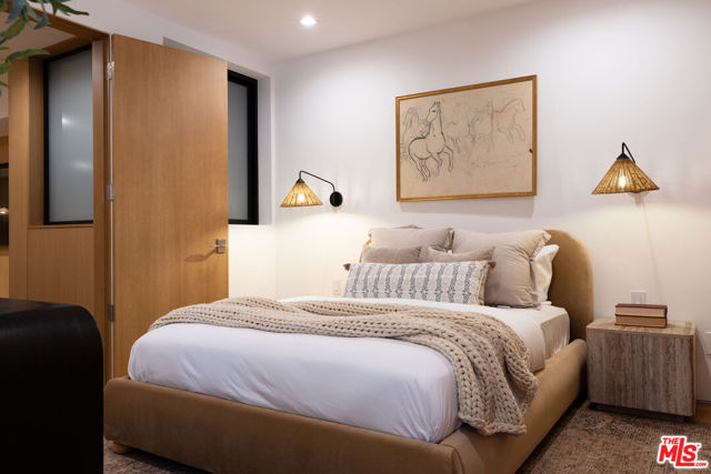 4016 The Strand, Manhattan Beach CA: https://media.crmls.org/mediaz/044d1f61-e19a-4a99-90fa-e5d5974e0979.jpg