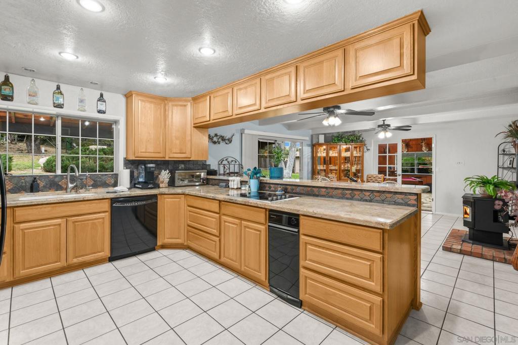 https://media.crmls.org/mediaz/044d3fd9-fcc3-44bb-be04-e375c9a757a4.jpg?preset=X-Large