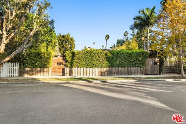 808 Venezia Avenue photo 2