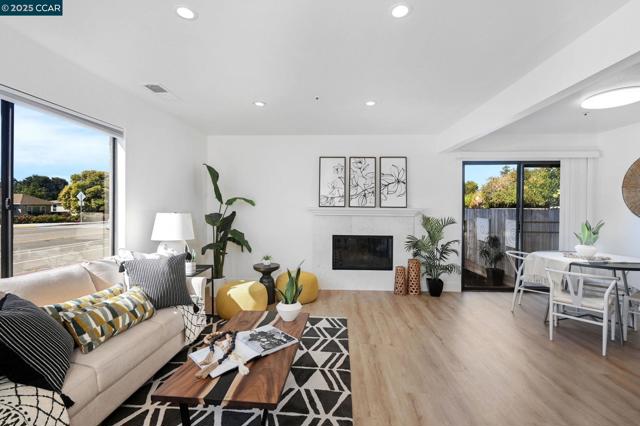 22095 Betlen Way, Hayward CA: https://media.crmls.org/mediaz/044d50a9-10a1-4d24-863d-5843c8b35d5d.jpg