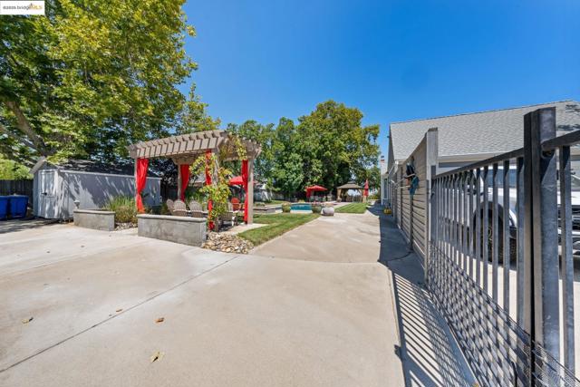 51 Cunha Ct, Oakley CA: https://media.crmls.org/mediaz/044d5a19-c2cb-48b4-afba-d0e7d6156db0.jpg