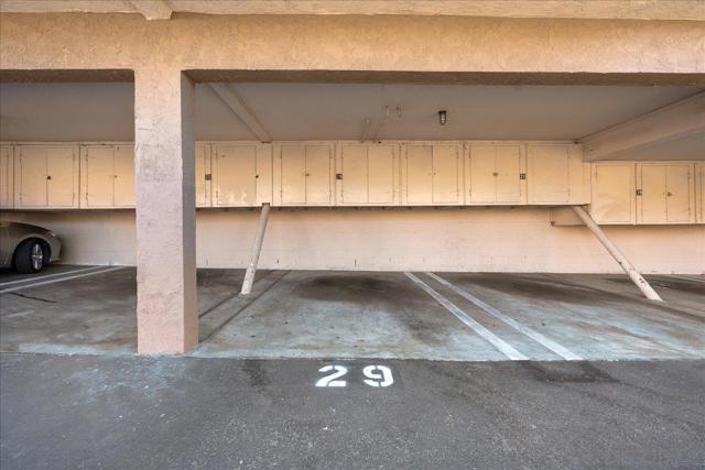 955 Postal Way, Vista CA: https://media.crmls.org/mediaz/044d6ab4-ca31-47c0-b608-5d481665db4d.jpg