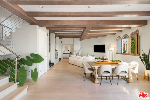 32804 Pacific Coast Highway, Malibu CA: https://media.crmls.org/mediaz/044dcb96-f021-4c4d-adba-cb456e6c69b4.jpg