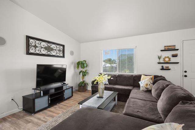 8620 Atlas View Drive, Santee CA: https://media.crmls.org/mediaz/044dcc39-4f6f-41ac-8c30-63bdd8c7e0b3.jpg