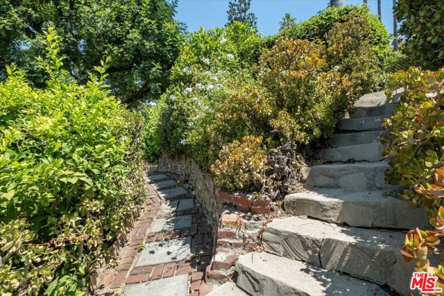 6722 Whitley Terrace, Los Angeles, California 90068, 3 Bedrooms Bedrooms, ,2 BathroomsBathrooms,Single Family Residence,For Sale,Whitley,25495923